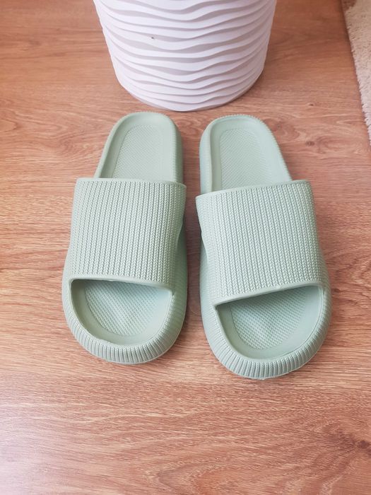 Шльопки, тапочки 42-43 р.