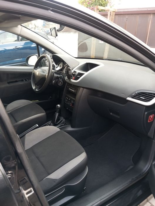 Peugeot 207 1.4 gasolina impecável