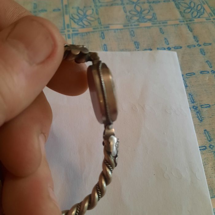 Продам часы Луч производство СССР .