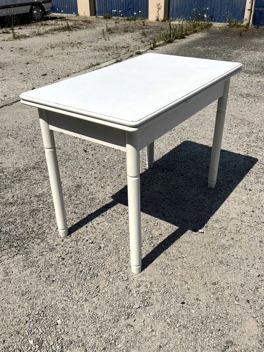 Conjunto mesa branca e duas cadeiras