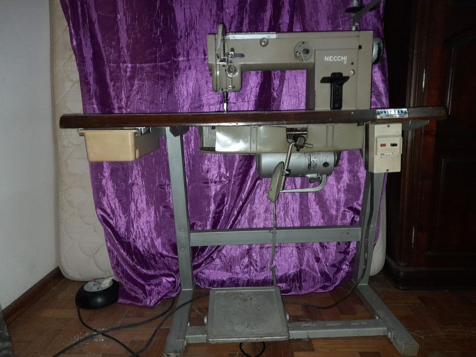 Maquina de cozer industrial de ponte e linha
