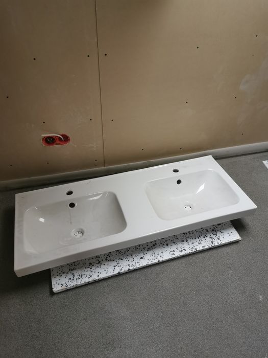 Podwójna umywalka Ikea, pęknięta