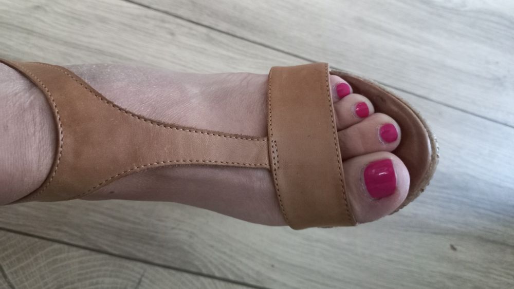 Sandały skorzane na koturnie roz 35