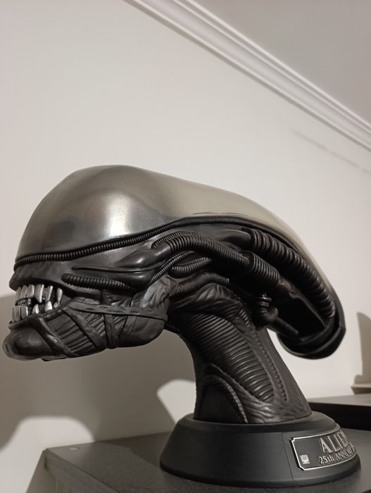 Cabeça Alien Aniversário com 8 DVDs