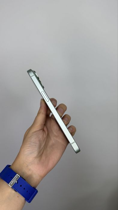 Iphone 15 green