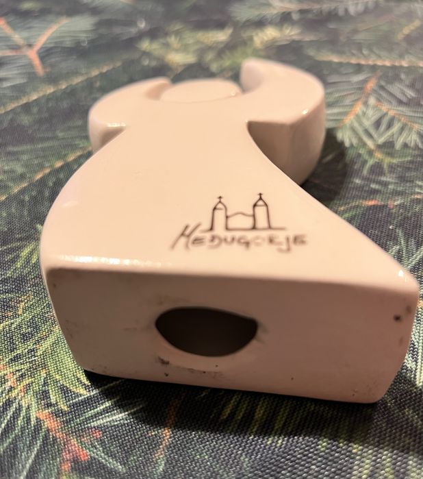 Biały stojący ceramiczny anioł z Medugorje 8x15 cm