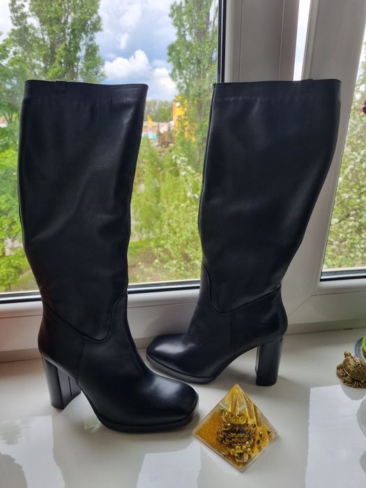 Продам женские кожаные сапоги