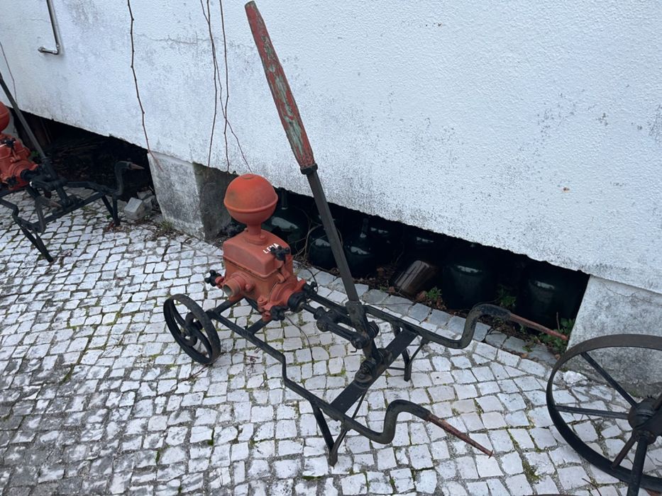 Bomba de Água/Vinho Antiga / Vintage