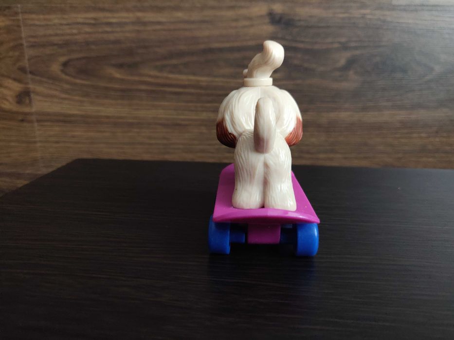 Happy Meal McDonalds, коллекционная собачка Дейзи на скейте.