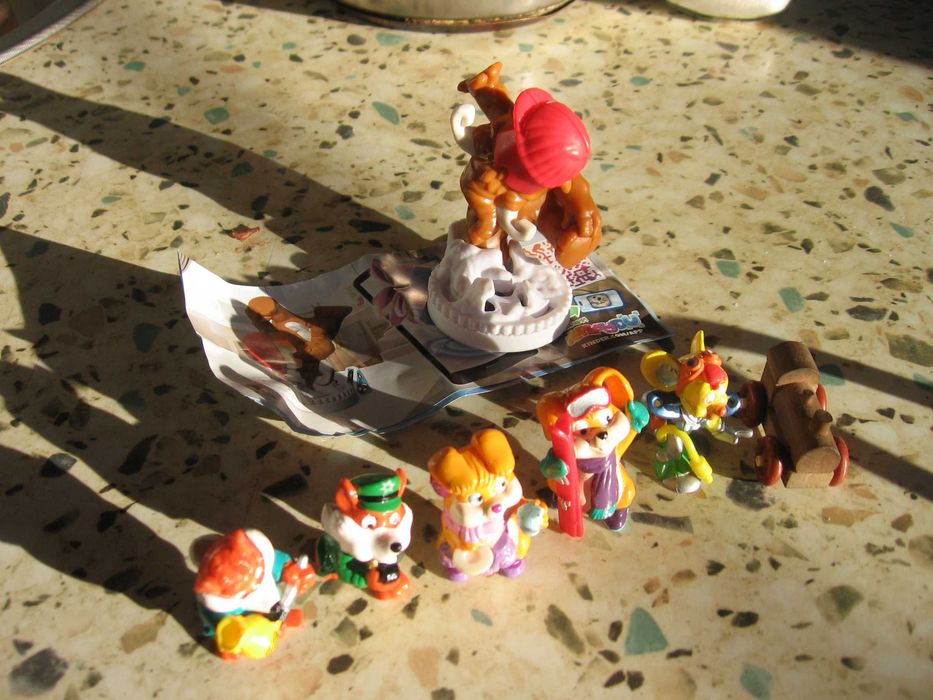 Іграшки фігурки Kinder (ціна за все)