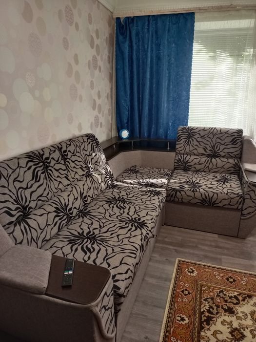 Продам диван угловой.