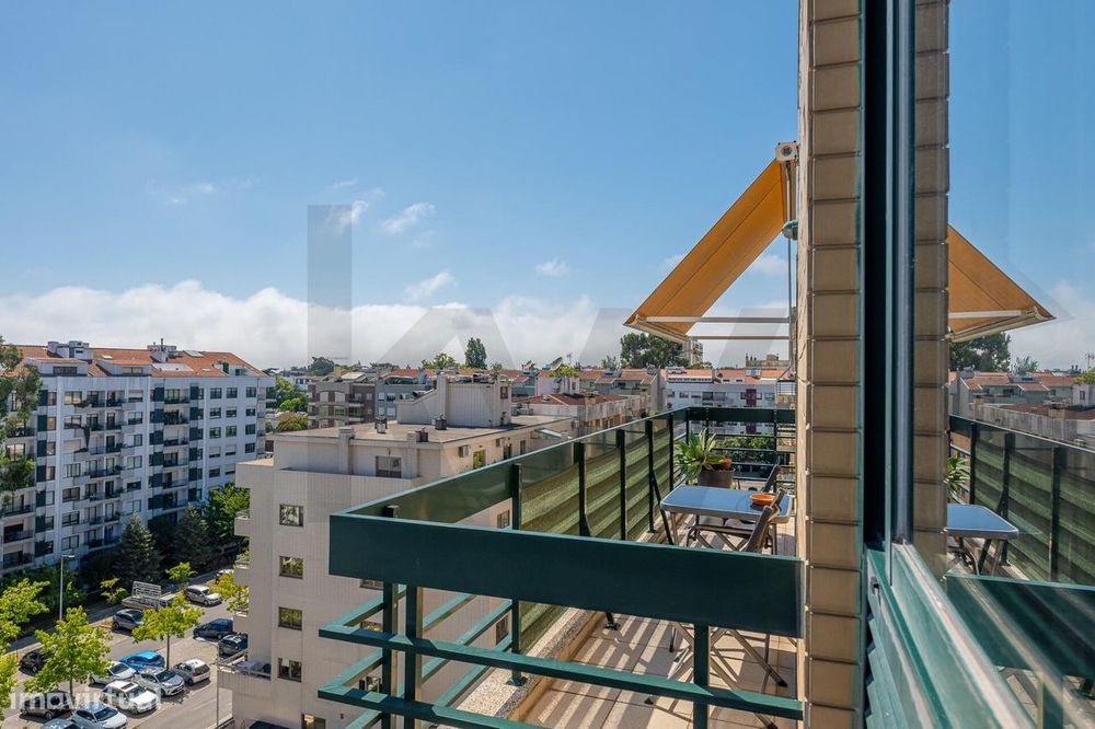 Apartamento T2 com varanda e garagem no Pinheiro Manso, Porto