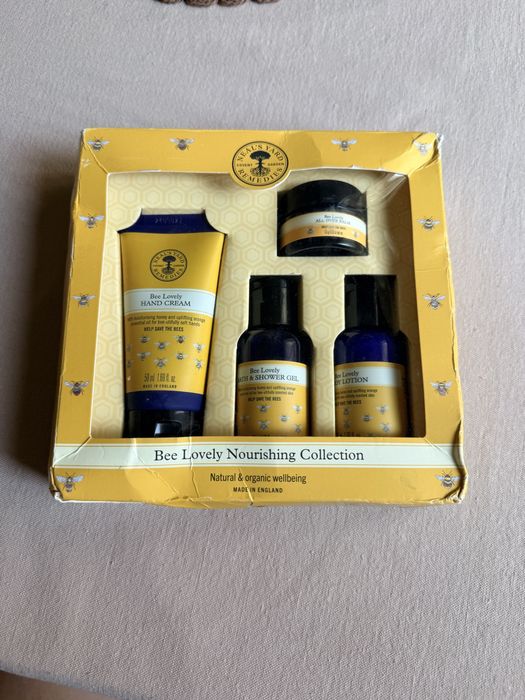 Подарунковий набір Bee Lovely Nourishing Collection