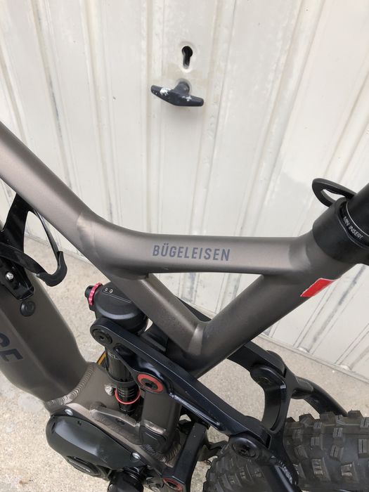 Bicicleta eletrica Tour de Suisse Bügeleisen com 64 Km ( Como Nova )