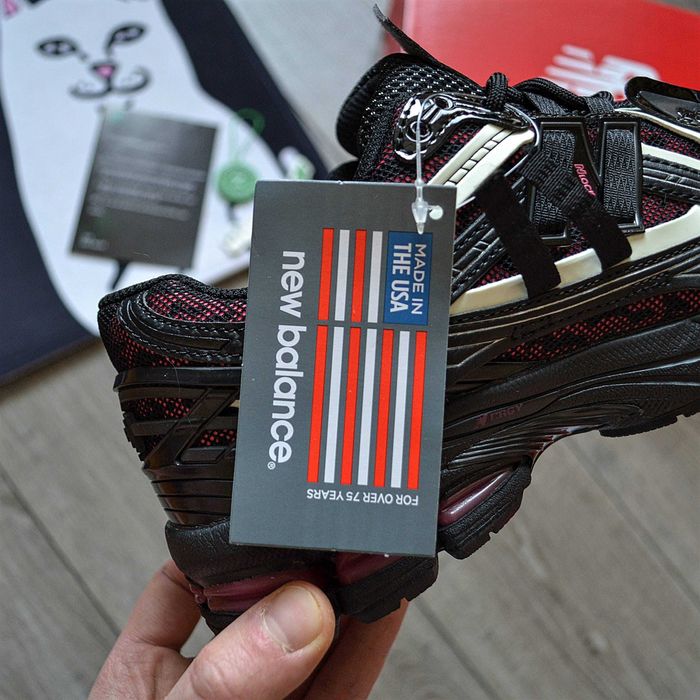 Чоловічі кросівки New Balance 1906A Protection Pack Black Dragon Berry