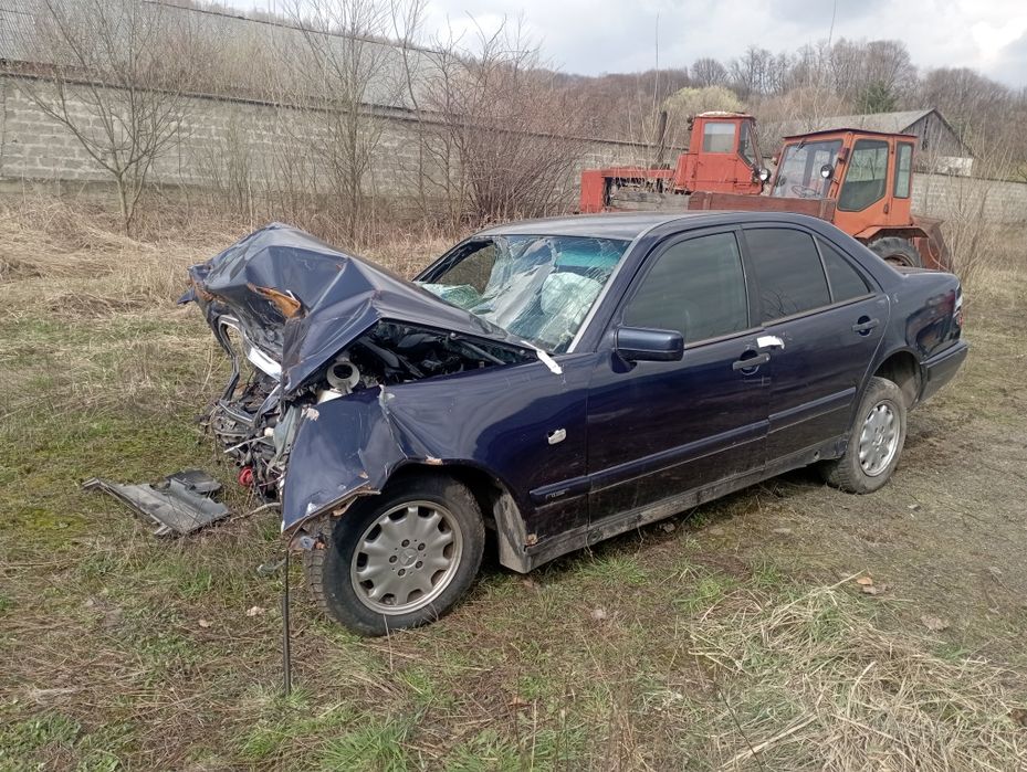 Мерседес Е-клас, W210 ( після дтп )