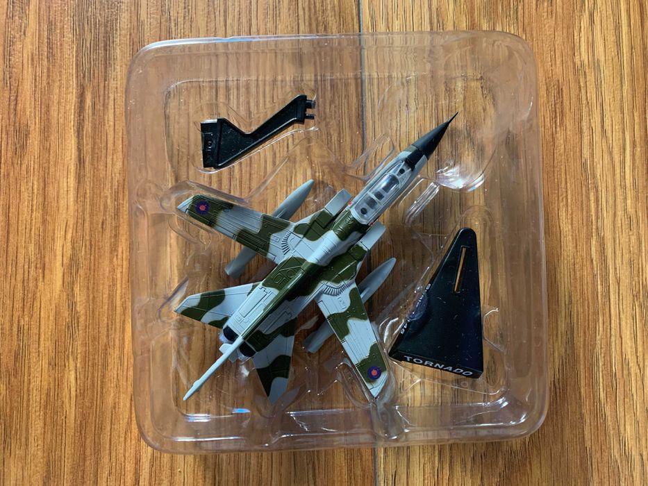 Miniatura de Avião de Combate - Tornado - Novo