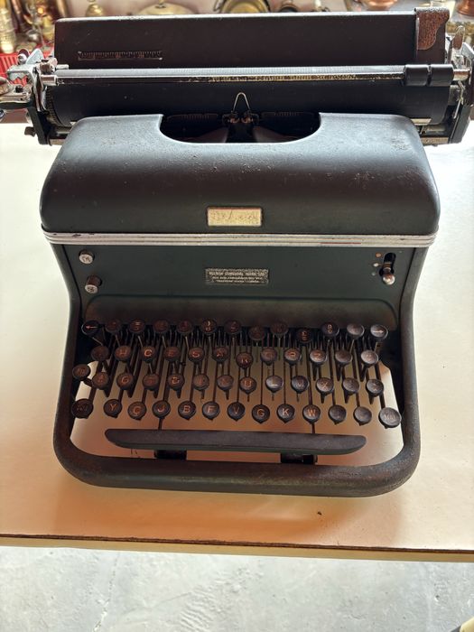 Maquina de escrever com mais de 100 anos