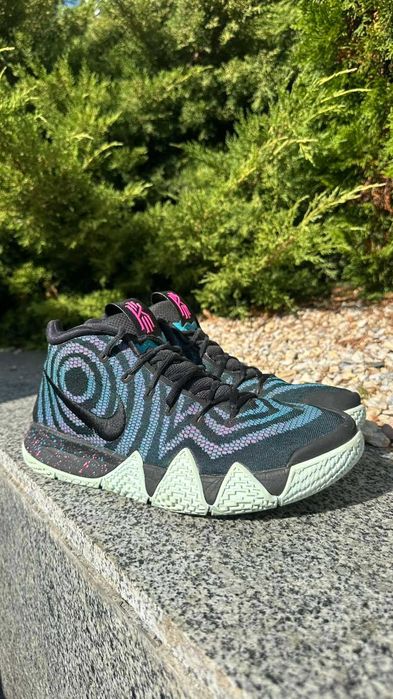 #4733 Nike Kyrie 4   [US 10.5 | 28.5 cm]