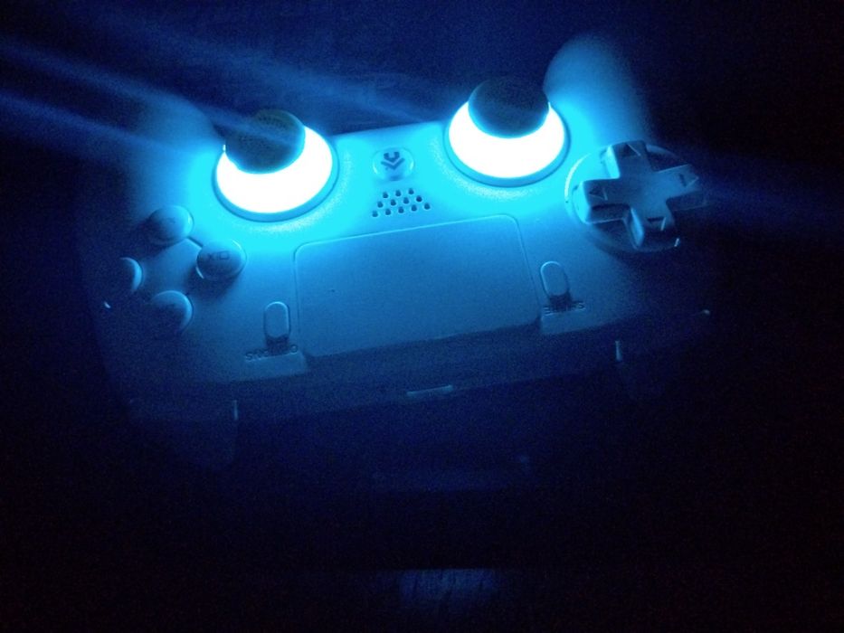 Vendo esse comando de ps4 com luz led de várias cores funciona perfeitamente