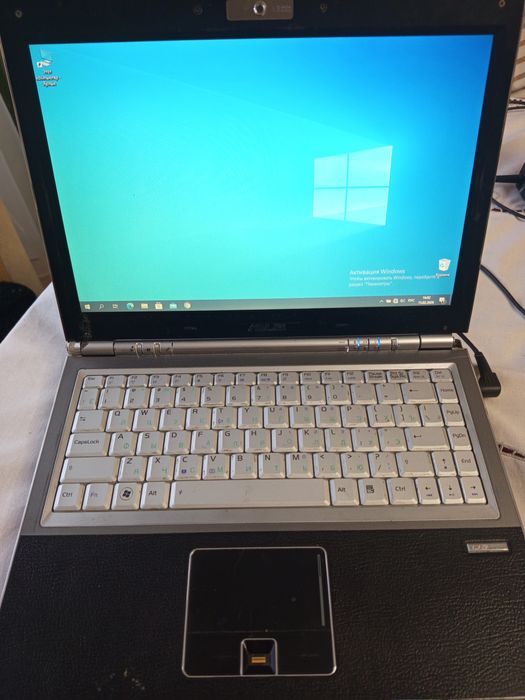 Asus U3S. Ноутбук для базових програм