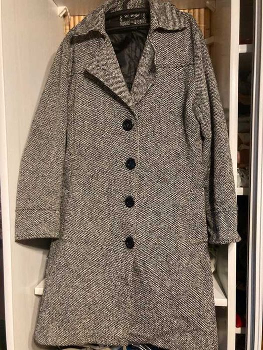 Płaszcz siwy szary na guziki klasyczny przejściowy wiosenny wiosna spring lekka pepitka wygodny