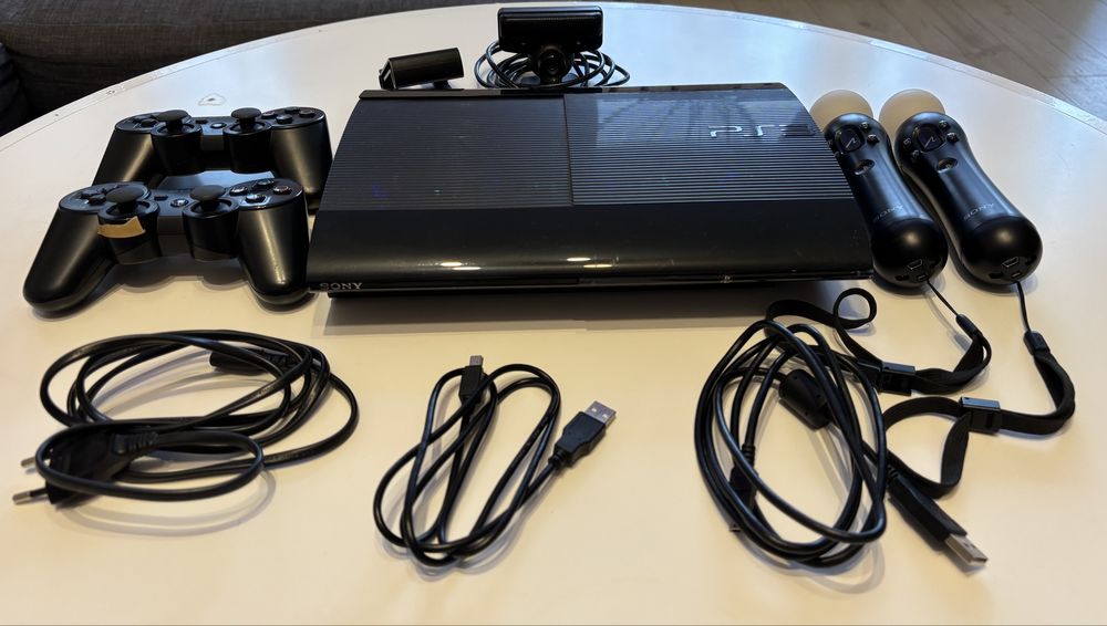PlayStation 3 Super Slim 500gb 2x pady 2xmove plus gry