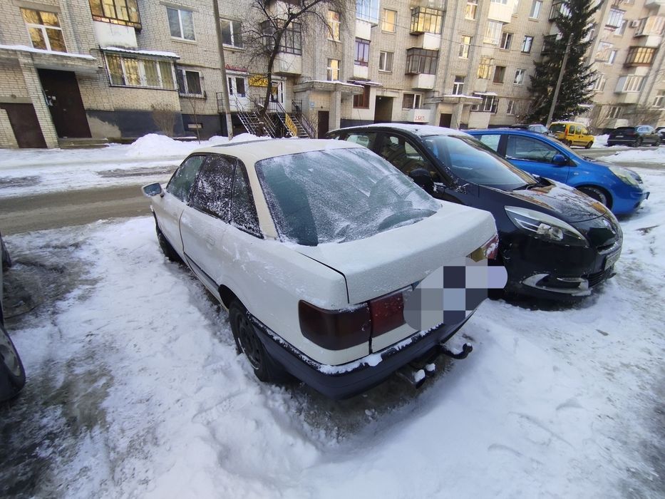 Audi 80 на ходу.