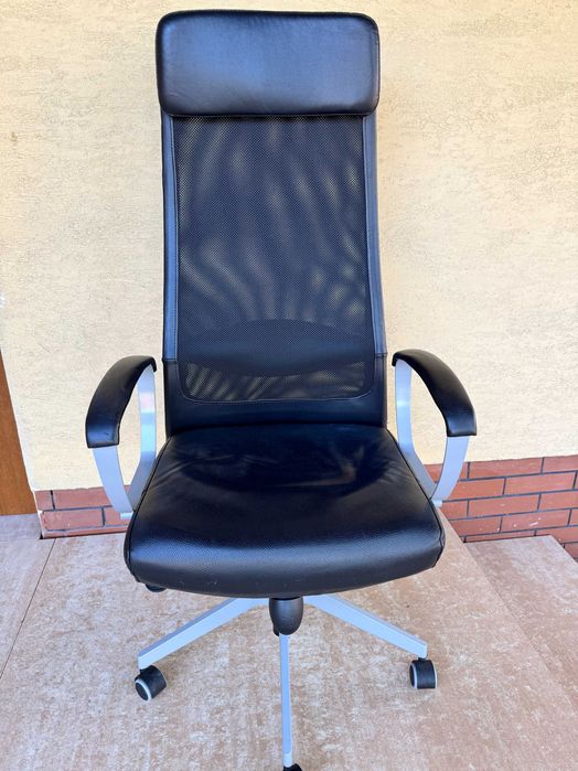 Fotel ergonomiczny biurowy Markus Ikea skóra czarny regulowany krzesło