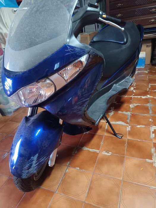 Suzuki Burgman UH 200