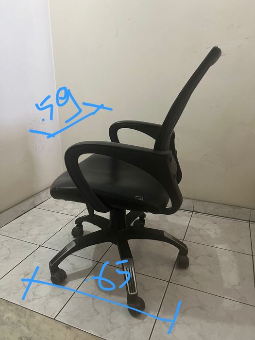 Cadeira giratória de escritório em ótimo estado