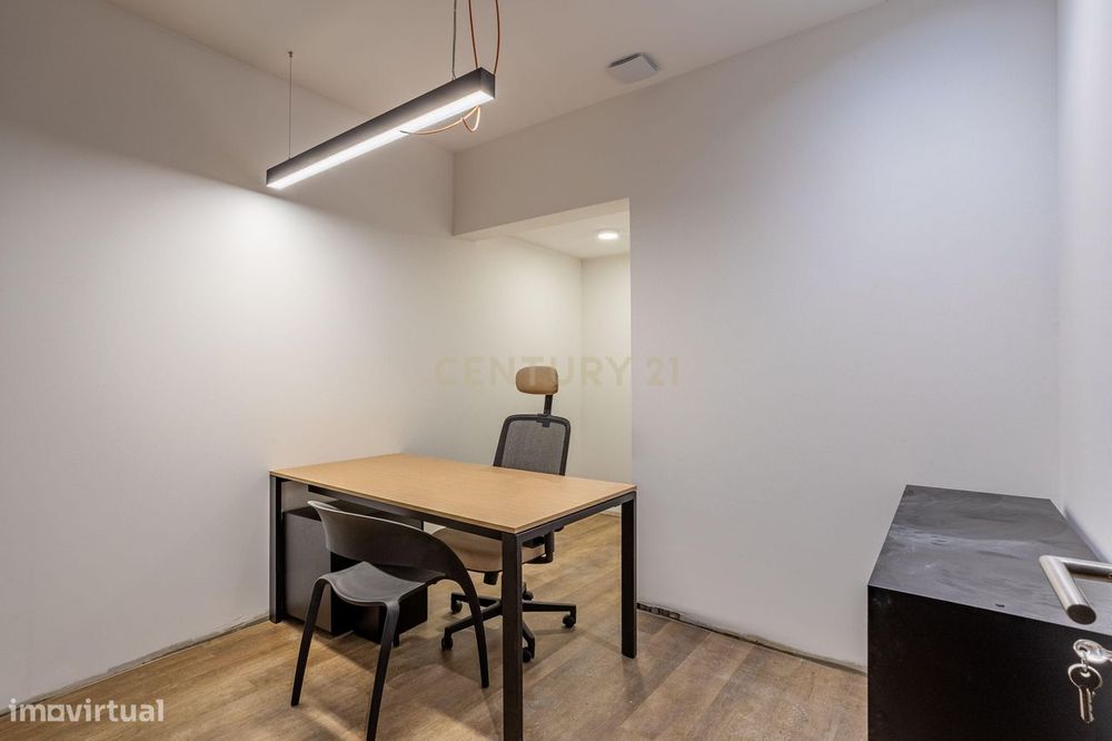 Escritório 10m2 para arrendamento em Sacavém