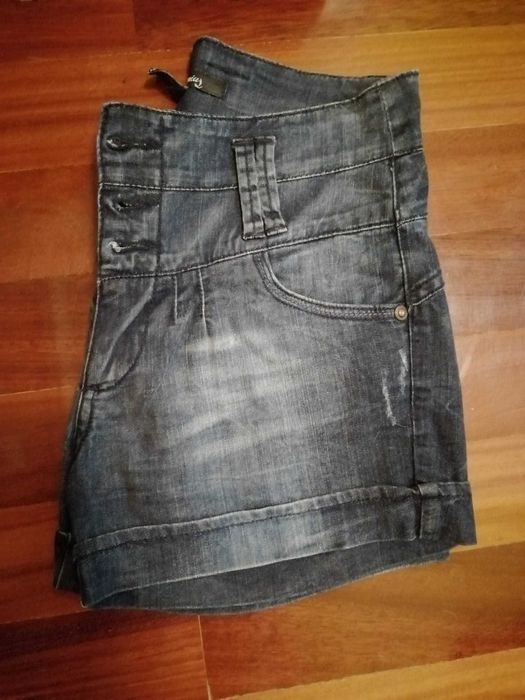 Calções 34 e 36 em bom estado