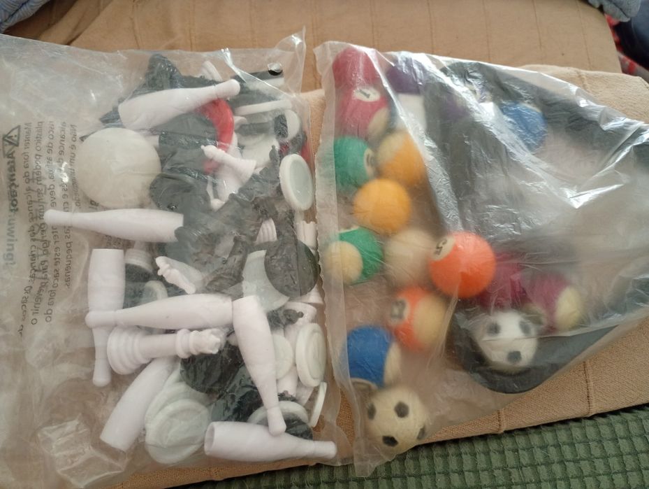 Mesa de matraquilhos e diversos jogos