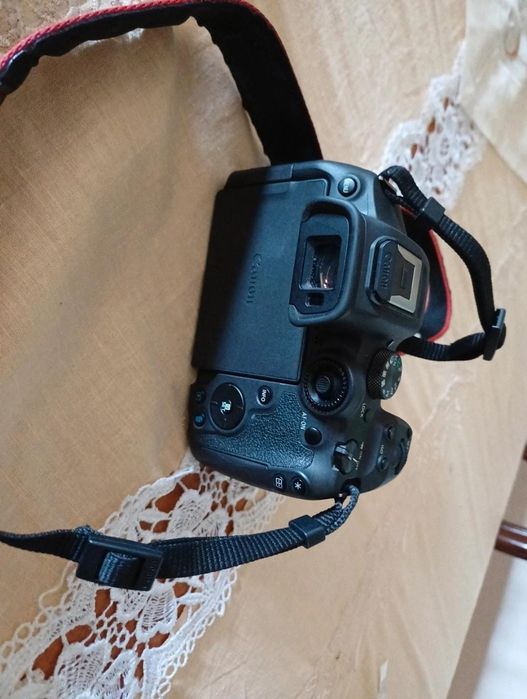 Canon EOS R7 + Lente RF-S 18-150mm