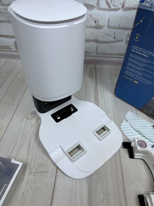 Ecovacs Deebot T9+ Робот пилосос зі станцією самоочищення