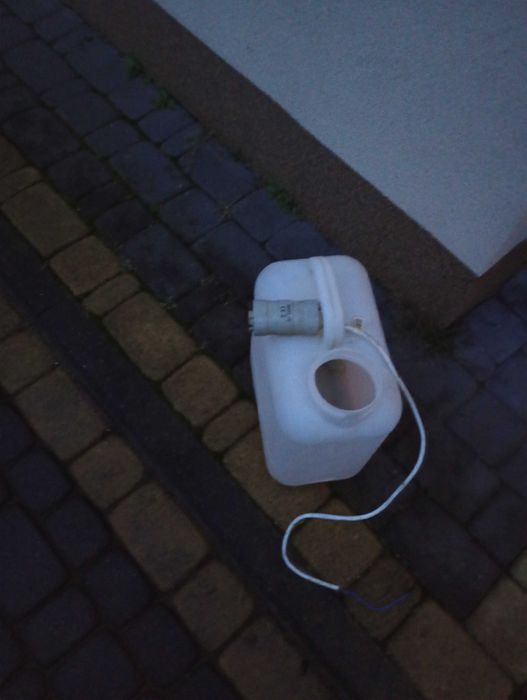 Zbiornik wody z pompką