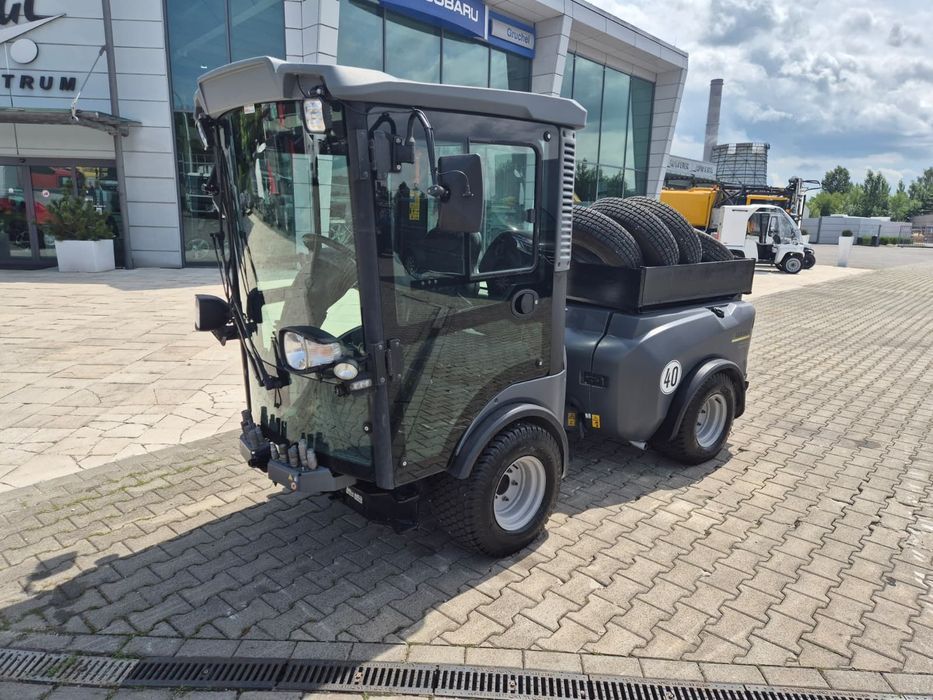 Kaercher MC 130 Adv. / KOMUNALNA MASZYNA DROGOWA / NOŚNIK OSPRZĘTU W KLASIE 3500KG / WYWROTKA / 2 KOMPLETYM KÓŁ / 4X4 / DIESEL KUBOTA 4 CYLINDRY / MOŻLIWY TRANSPORT  Unikatowy, Nośnik osprzętu, 4X4, Silnik KUBOTA, Hak 3000KG, Wywrot