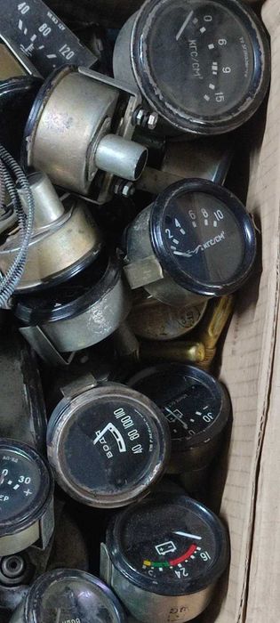 Приборы на грузовики.