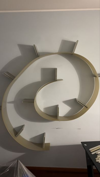 Estante em forma caracol