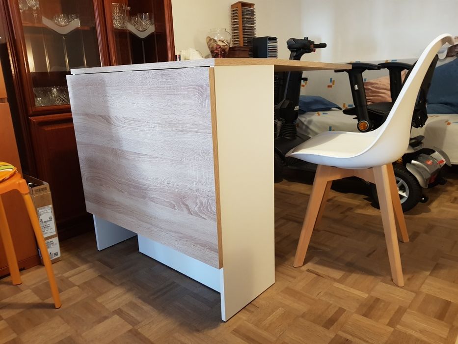 Mesa desdobrável  e cadeira