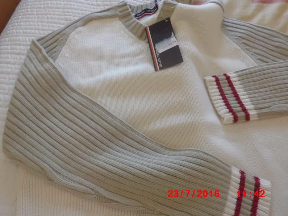 diversas peças de roupa