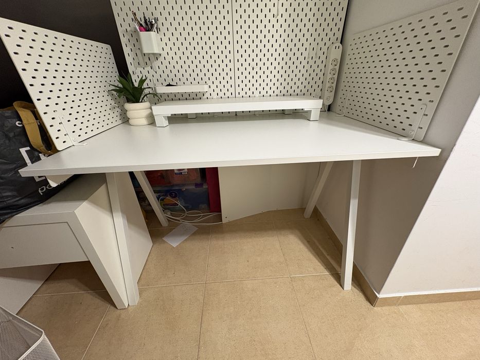 2 secretárias  de escritório Ikea cor brancas