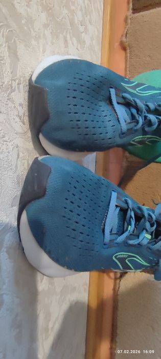 Кросівки для бігу