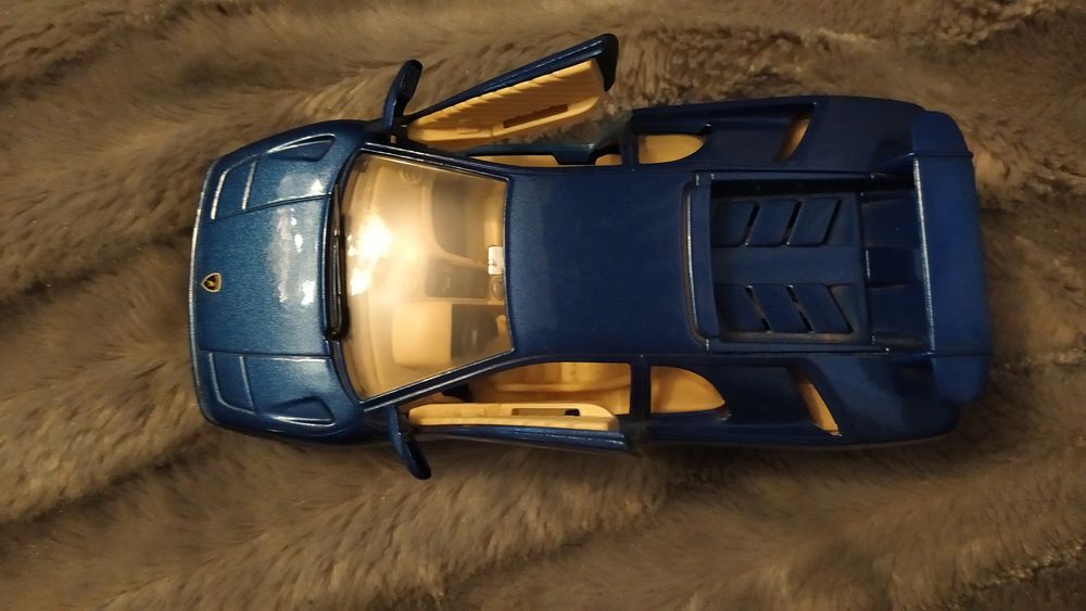 Carro Lamborghini Diablo ano 1990 escala 1/24 Burago