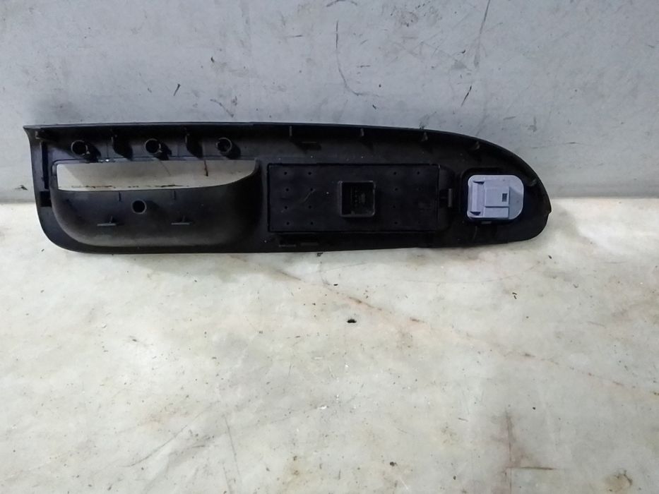 Interruptor Elevador Vidros Fr Esq VOLKSWAGEN Passat (3C2)