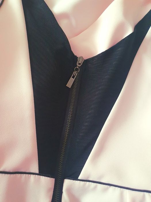 Sukienka prosta w kolorze jasnego różu, Dussi, r. 44