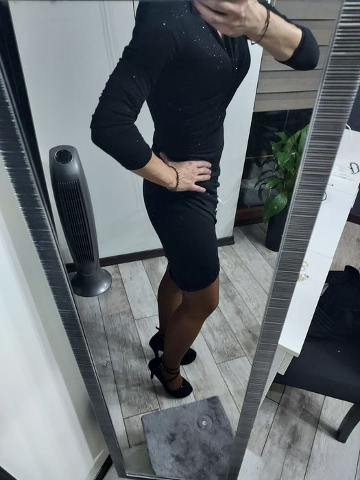 Sukienka wieczorowa mini elastyczna