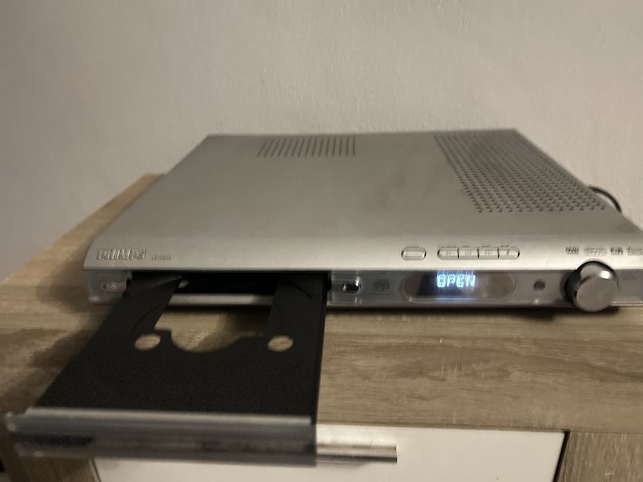 Dvd com a funcionar  com 1 coluna