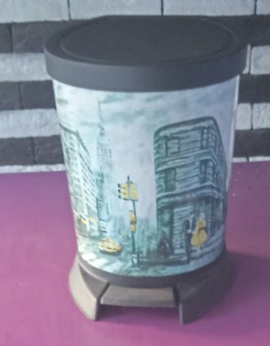 Урна металева та відро для сміття.Стол и стул металлический.Дача, кав'ярня,кофейня.
